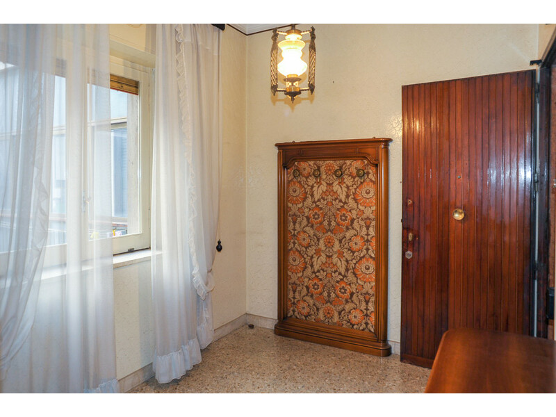 Leopardi (adiacenze) appartamento mq 90, vani 3.5