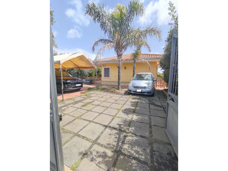 Mascalucia (CT) villa singola mq 160 con giardino