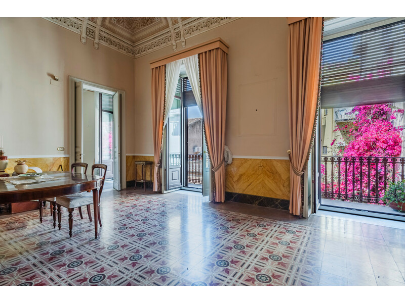 Villa Bellini (adiacenze) elegante appartamento d’epoca con affreschi