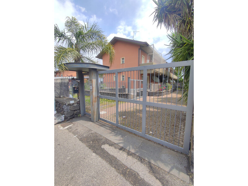 Mascalucia Appartamento 2 livelli e giardino