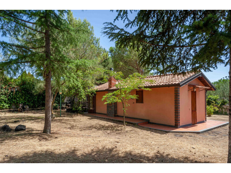 Villetta singola con terreno a Nicolosi