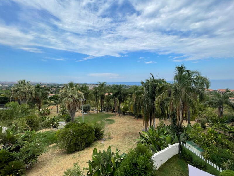 Via Vampolieri panoramicissimo 3,5 vani con posto auto