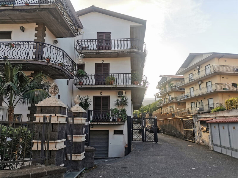 Mascali Centro, appartamento vani 4 con ampio garage