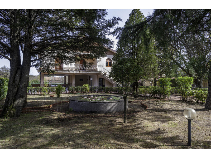 Grande villa singola con parco e piscina a Pedara