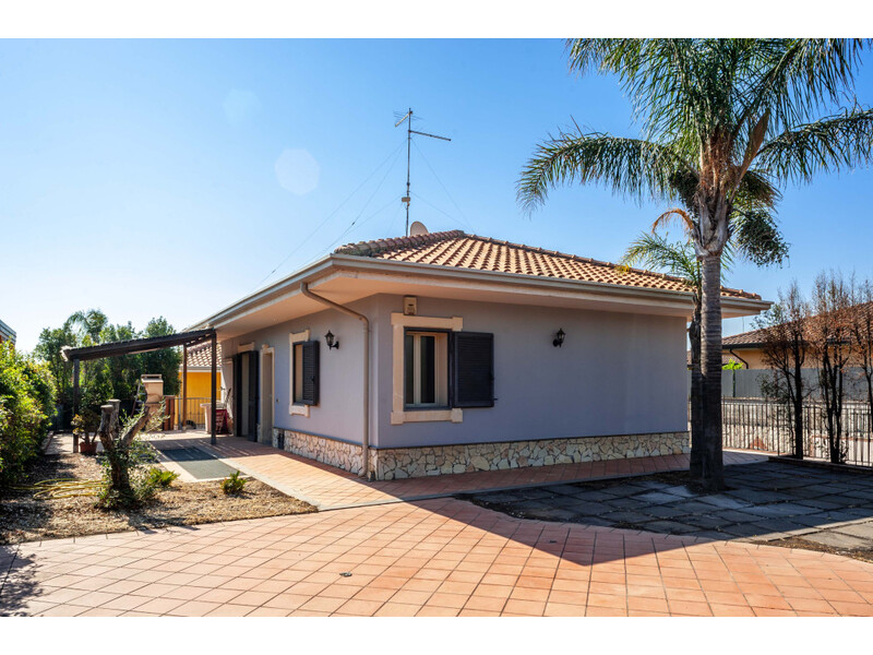 Mascalucia (Massannunziata), villa singola con spazi esterni