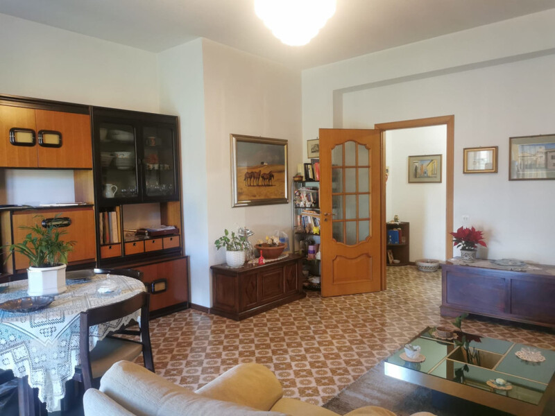 Catania (San Giovanni Galermo), appartamento vani 4,5 con garage e posto auto