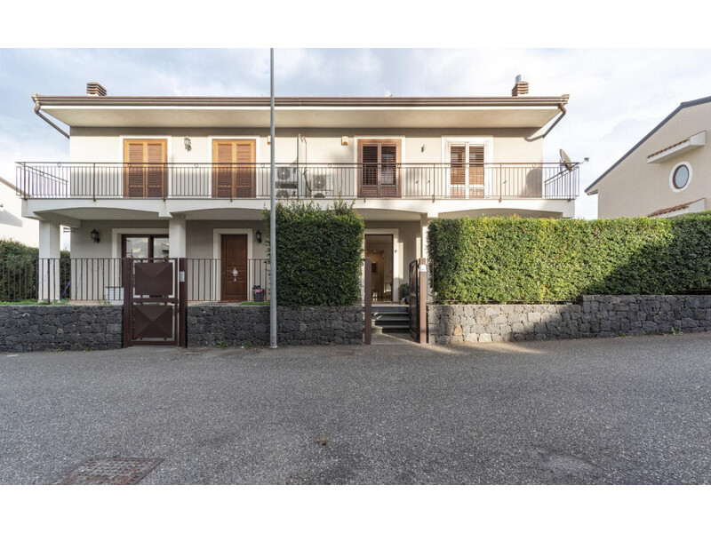 Villa di Nuova Costruzione con Vista Mare ed Etna a Santa Venerina