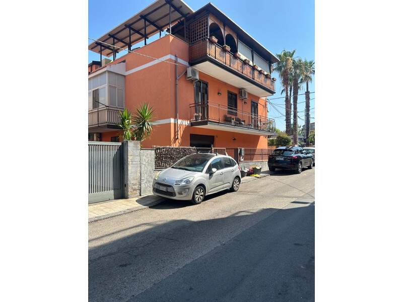 Misterbianco Appartamento vani 3 con terrazzo, ristrutturato