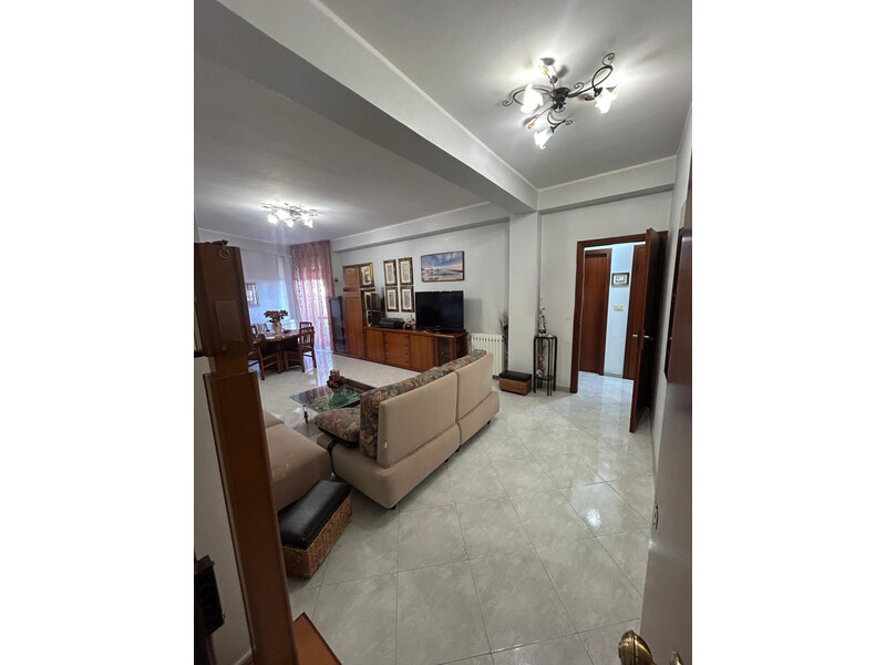 Aci Sant'Antonio appartamento vani 4 con garage