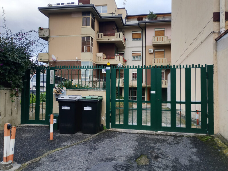 Catania, Via Galermo, appartamento vani 3,5 con garage e posto auto