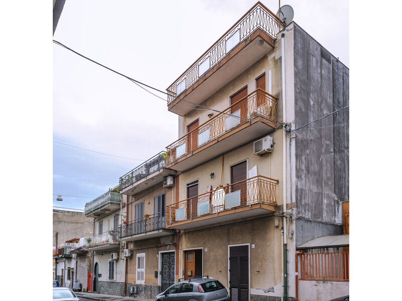 Catania, Canalicchio/Planet, appartamento vani 4 con terrazzo