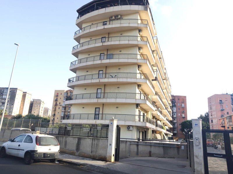 Catania Via XXXI Maggio, Nuovo appartamento vani 4,5 con garage e posto auto