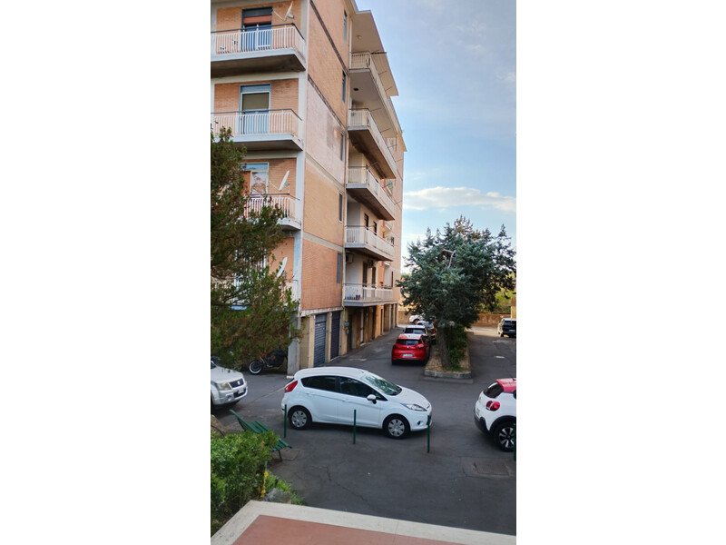 Misterbianco (Via Sebastiano Catania) appartamento vani 4,5 con garage
