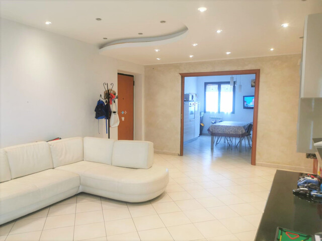 Misterbianco (Poggio Lupo) appartamento vani 4.5 con garage