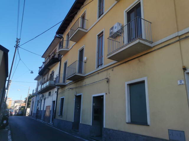 Catania/Canalicchio appartamento vani 4,5 con terrazzo