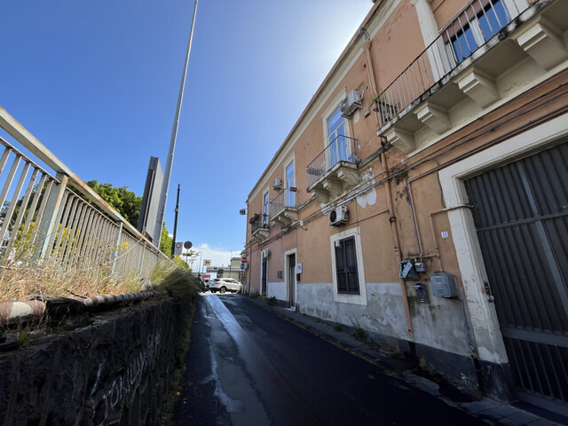 Catania, Via Dei Salesiani appartamento vani 3 con terrazzo