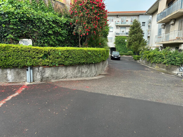 Aci Castello Appartamento due vani più giardino e terrazzo