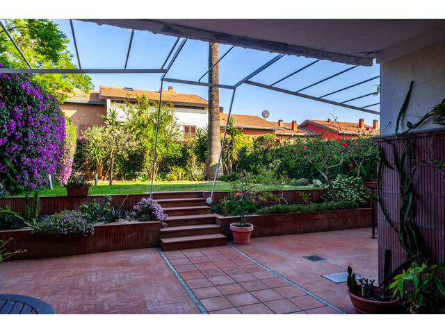 Catania, esclusiva villa a schiera su quattro livelli in residence
