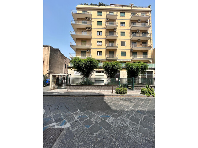 Catania Via Santangelo Fulci, appartamento vani 6 in residence
